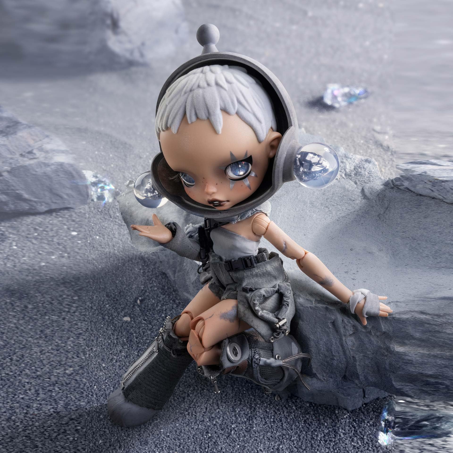 Amazon.com: POP MART SKULLPANDA × HAMCUS 1/6 Action Figure